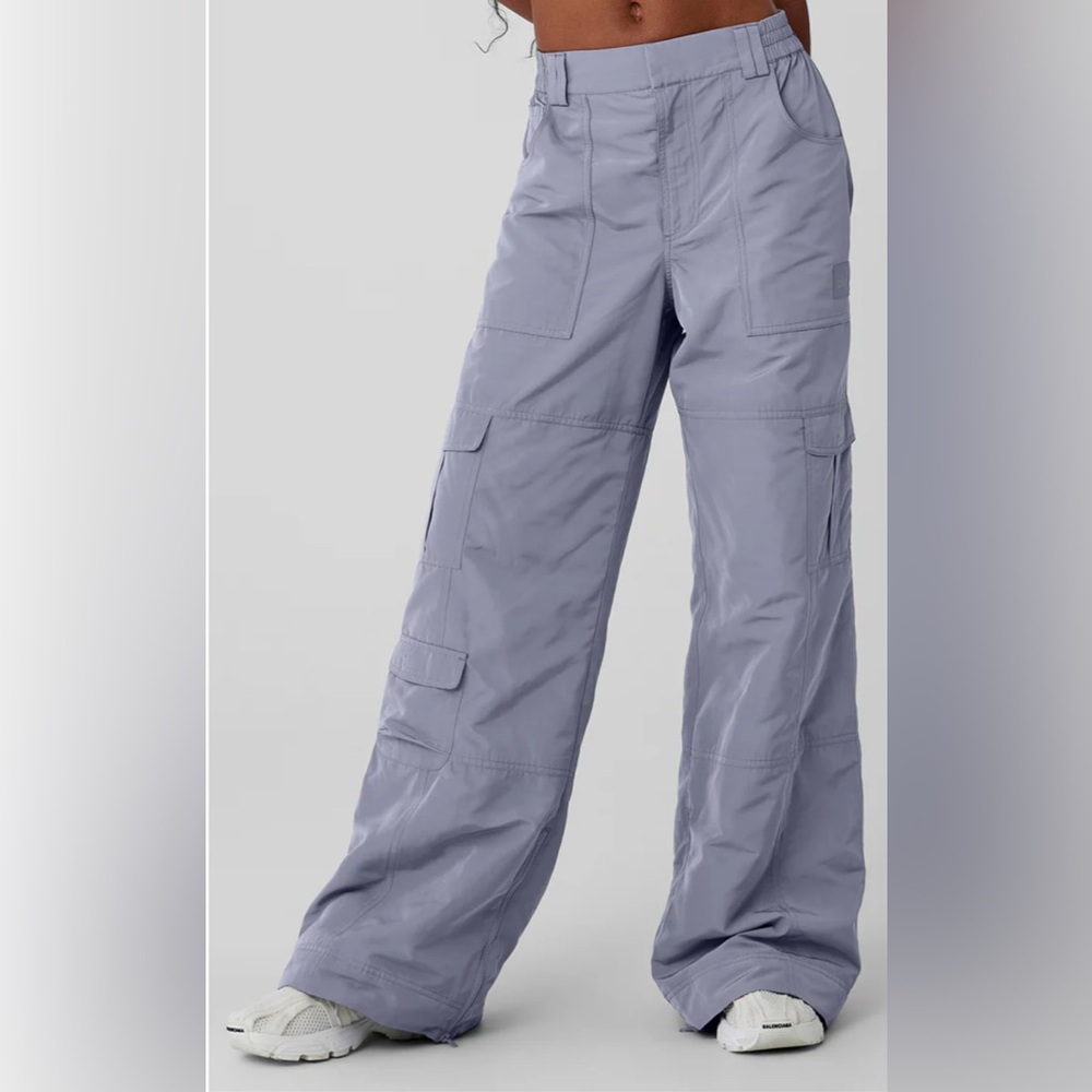 Alo Yoga High-Waist Ski-Moto Puffer Pants in Fog XS